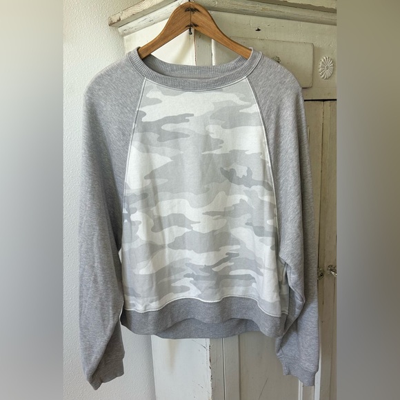 American Eagle Outfitters | Women’s grey/white camo crewneck sweatshirt, size L - Picture 5 of 14